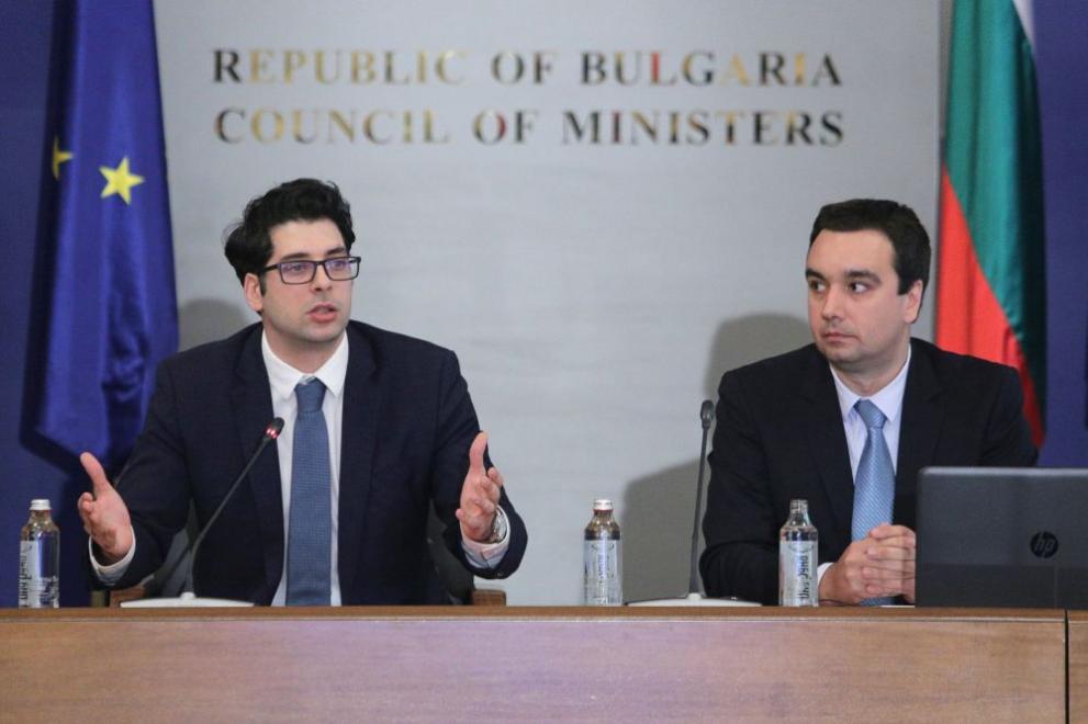 През последните 20 години българската икономика се движи на две