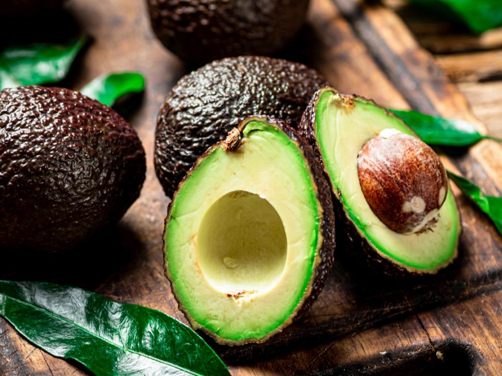 Авокадото е богато на витамини, минерали и здравословни мазнини, поради