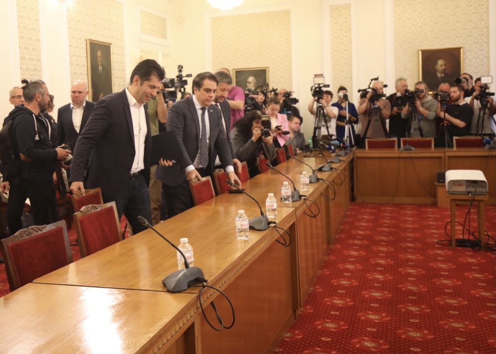 Лидерската среща между ГЕРБ-СДС и ПП-ДБ