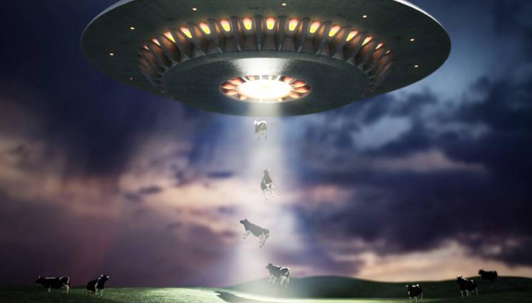 НЛО извънземни - АГРЕСИВНИ НАШЕСТВЕНИЦИ: Извънземни избиха стадо крави