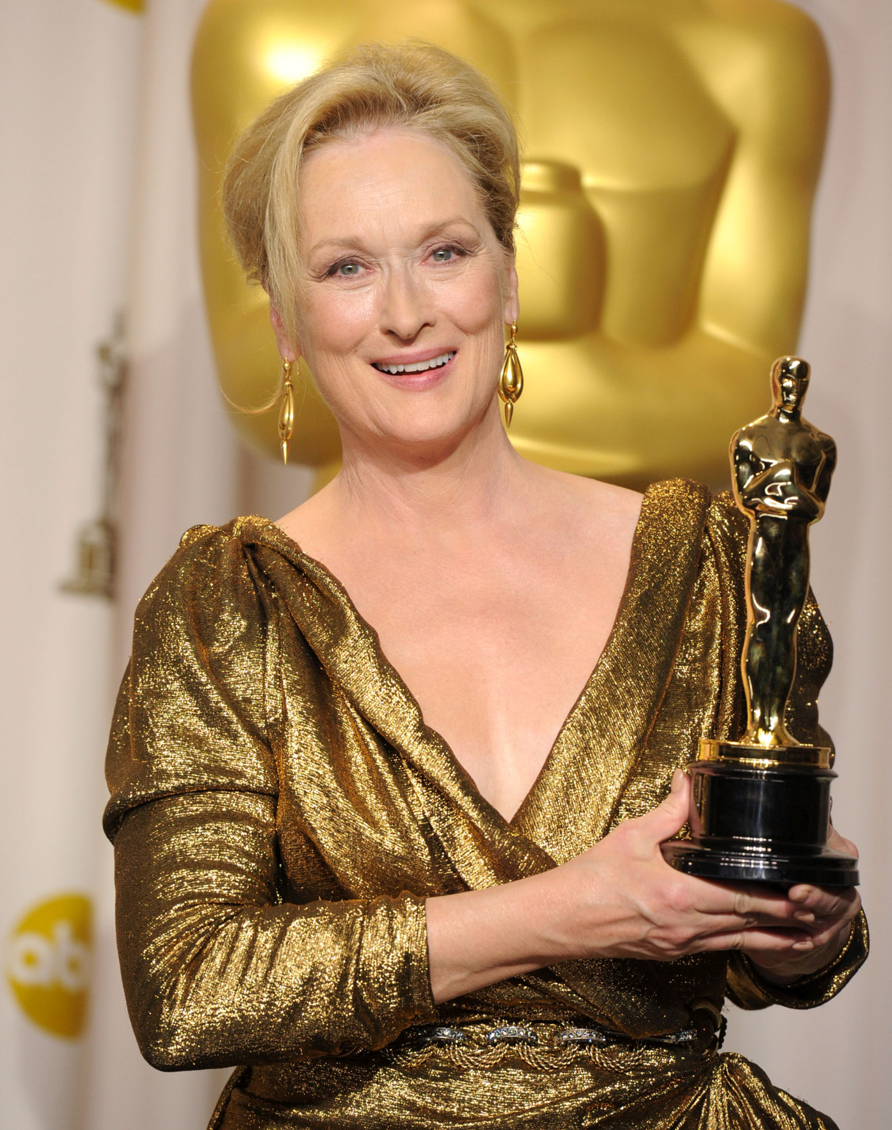 <p>Стрийп е получила впечатляващите 21 номинации за &quot;Оскар&quot; и три спечелени статуетки, както и 32 номинации за &quot;Златен глобус&quot; и общо девет спечелени награди. Тя има повече номинации за &quot;Оскар&quot; от всяка друга актриса в историята.</p>
