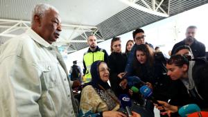 Пристигнаха първите българи евакуирани от Судан Трима български граждани които