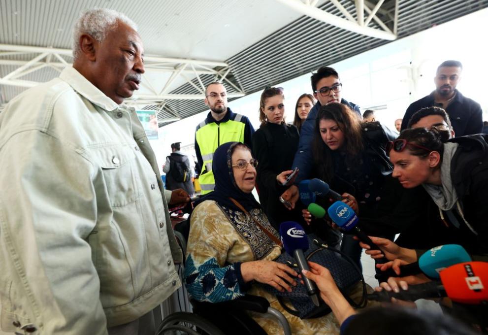 Пристигнаха първите българи, евакуирани от Судан. Трима български граждани, които