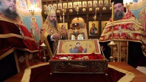 Част от дясната ръка на свети великомъченик Георги Победоносец пристигна в София БГНЕСДесетки граждани