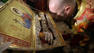 Чудотворната десница на Св Георги Победоносец пристигна в Перник Множество