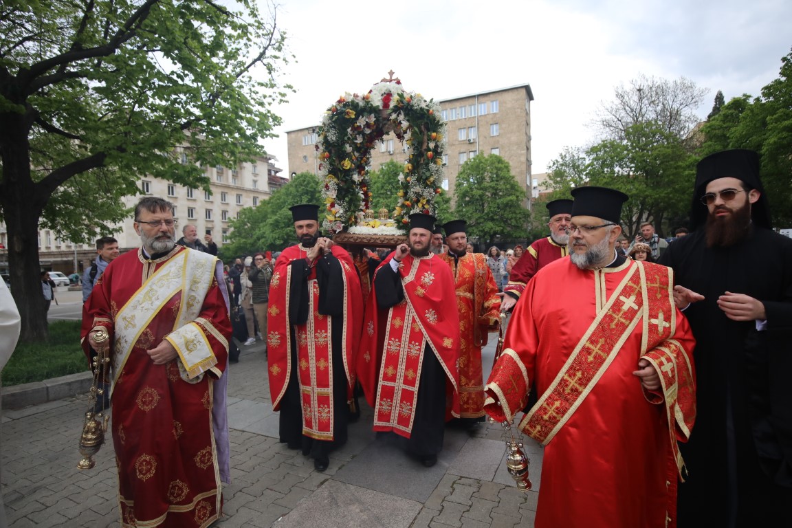 <p>Частица от мощите на свети Георги пристигна в София</p>