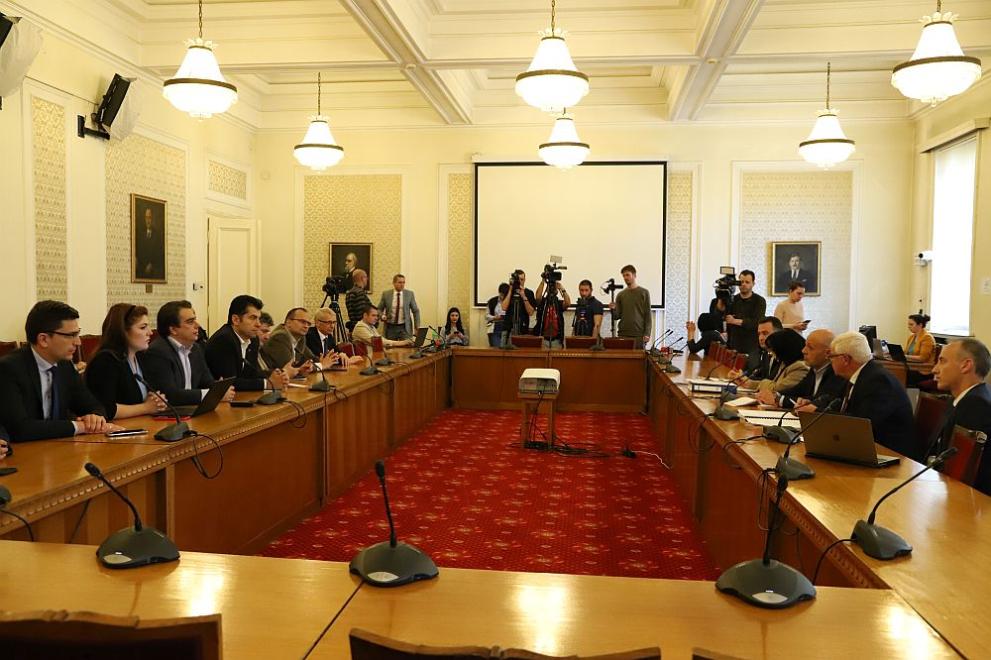 ГЕРБ-СДС и ПП-ДБ проведоха експерта среща по политики, засягащи бюджета,