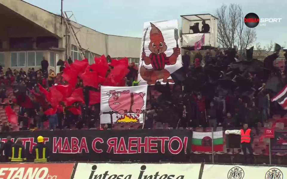 Два от полуфиналистите за Sesame Купата на България се изправят