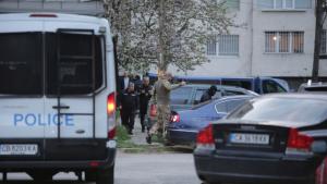 Задържаният мъж в столичния квартал Люлин е издирван заради влязла