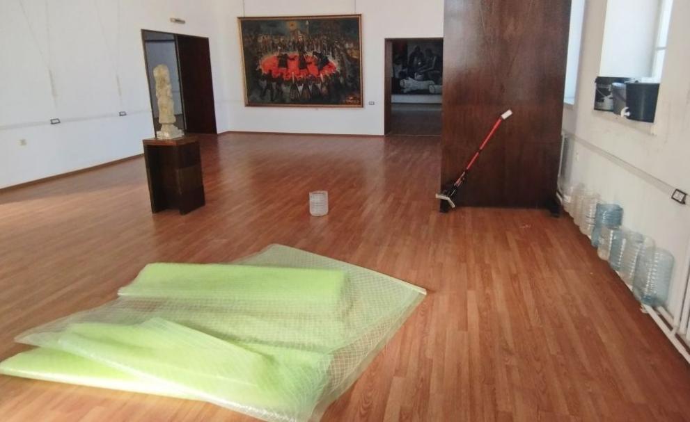 Снимка: Недовършен ремонт на Художествената галерия в Силистра застрашава български шедьоври