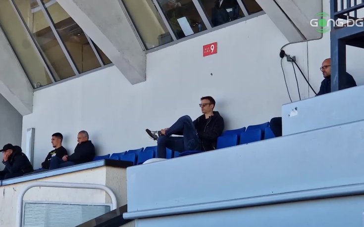 Димитър Бербатов наблюдава Септември - Славия