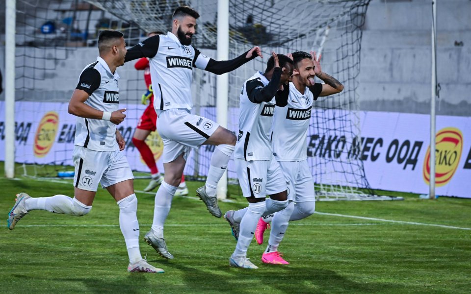 Локомотив (Пловдив) разпространи информация за привържениците си, които искат да