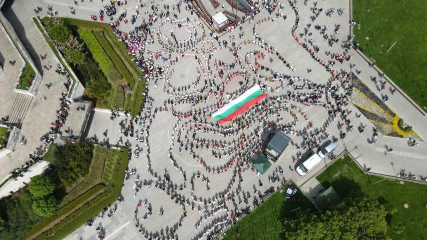 Танцьори от цяла България отправиха послание за мир