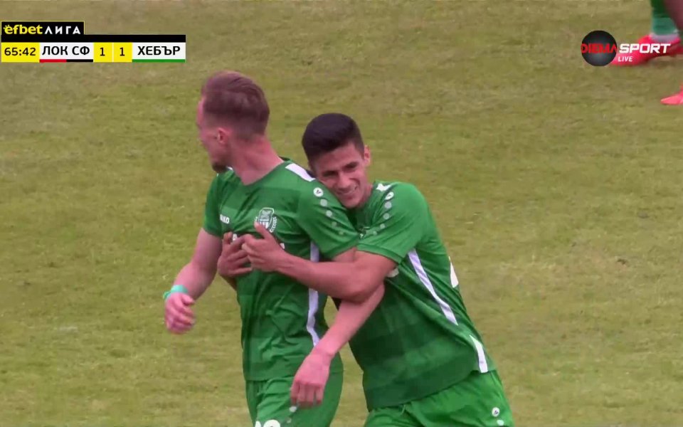 Марио Петков си заби нелеп автогол, след като Бабукар Гайе