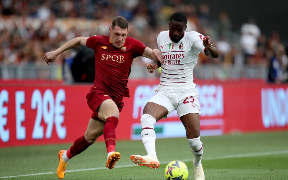 Рома и Милан играят при  срещу друг в дербито от