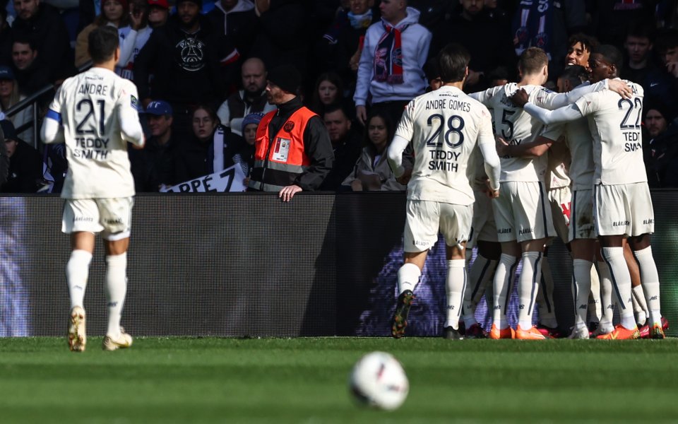 Воден от отлично комбиниращото си трио в атака Реми Каблея-Егон