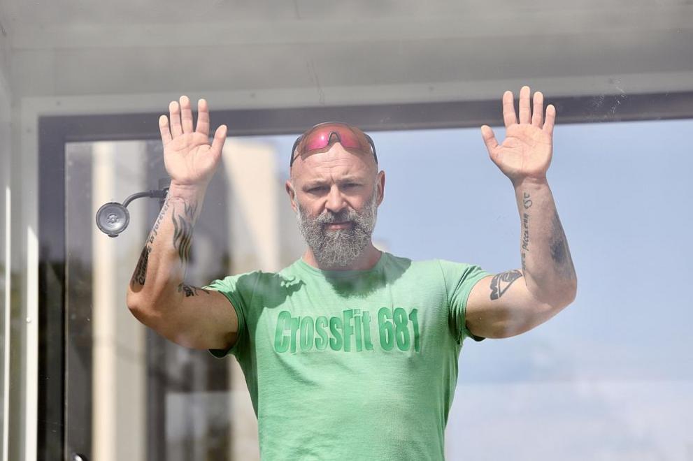  Краси Георгиев изолираност стъклена клетка 