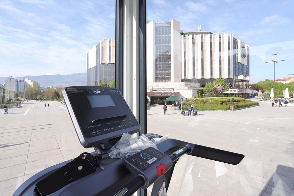  Краси Георгиев изолираност стъклена клетка 