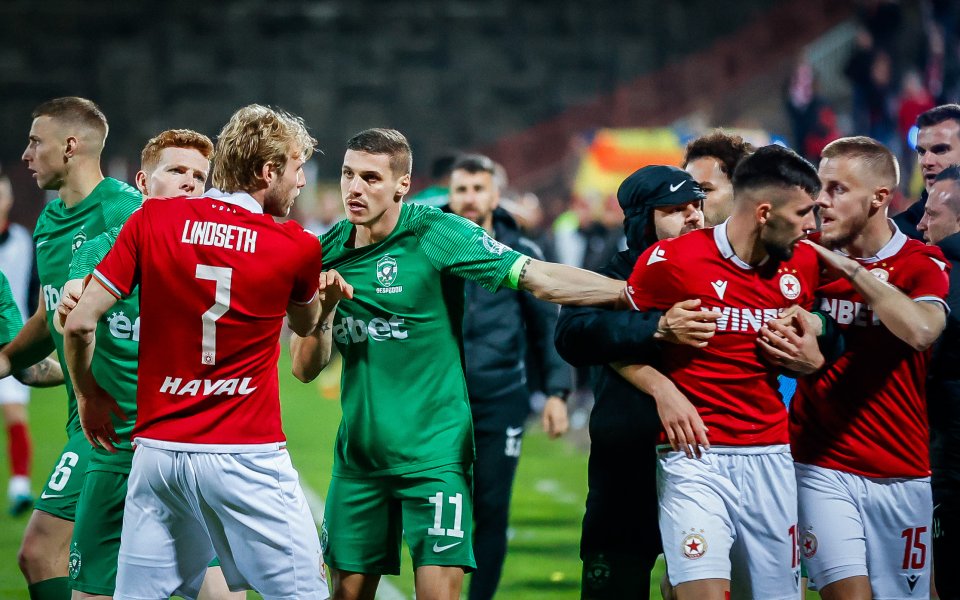 Четири кръга преди края на сезона в efbet Лига два