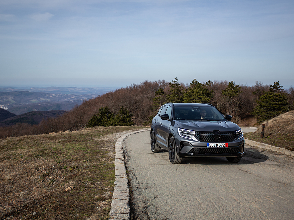 Ако Megane Electric е предговорът, Austral е романът, който клиентите с удоволствие ще препрочитат, докато „Новата вълна” върне блясъка на Renault