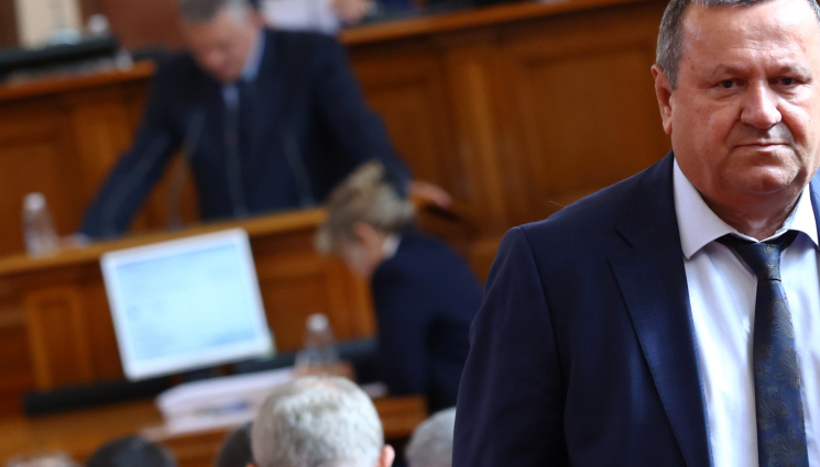 Хасан Адемов - Д-р Хасан Адемов, бивш социален министър пред „Телеграф“: Всеки трети лев в домакинствата е от пенсии