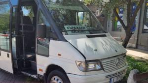 Автобус превозващ пътници по направлението Кърджали – Хасково катастрофира на