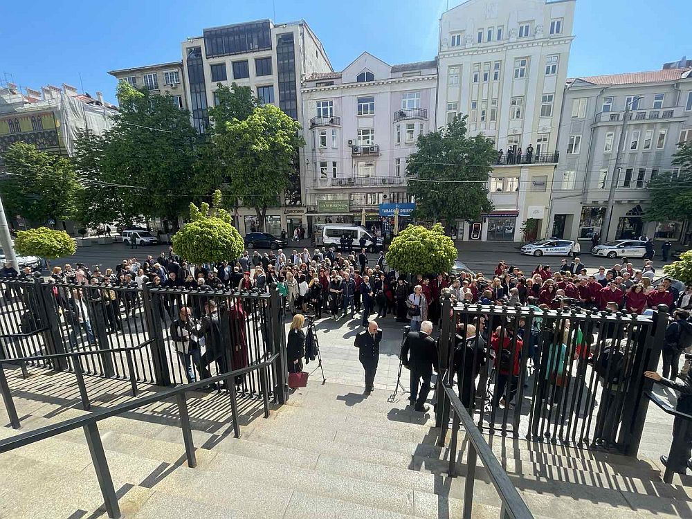 <strong>ВСС и говорителите на Съдийската колегия и на Прокурорската колегия</strong> на ВСС се обявиха в подкрепа на главния прокурор Иван Гешев след вчерашния атентат срещу него.