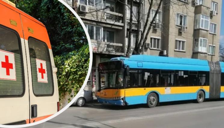 тролей - ЕКШЪН В СТОЛИЦАТА: Пътничка пострада при меле между кола и тролей! (СНИМКА)