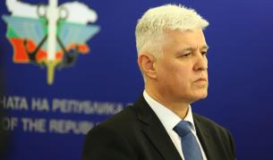 Министърът на отбраната с коментар за сигнала за отвличане на самолета за Тел Авив