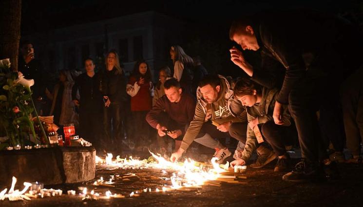 сърбия - СЛЕД УЖАСЯВАЩАТА ТРАГЕДИЯ: Сърбия обяви 3-дневен траур