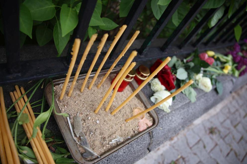  цветя жертви сърбия посолство 