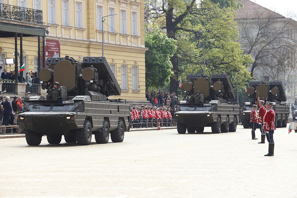 Представени бяха образци на видове военна техника на въоръжените ни сили.