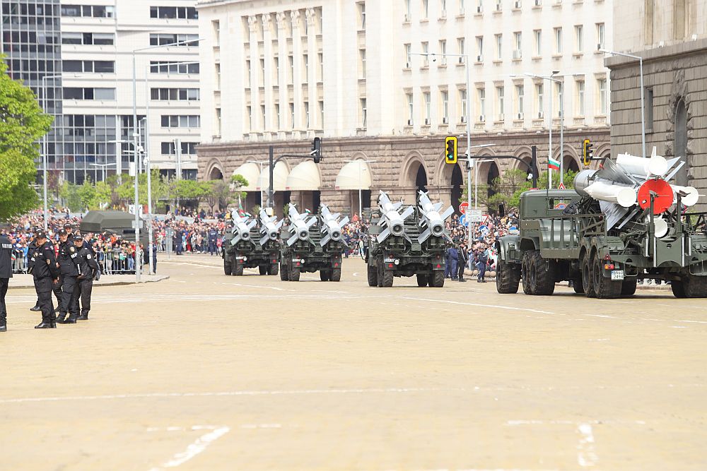 В парада участват и 174 военни музиканти от Гвардейския представителен духов оркестър, представителните духови оркестри на Сухопътните войски, Военновъздушните сили, военно формирование 34750-Карлово и Съвместното командване на специалните операции, фестивалният оркестър от състава на Националния военен университет 