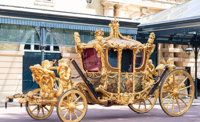Gold State Coach: Блясъкът на империята се олицетворява от превоза на крал Чарлз III