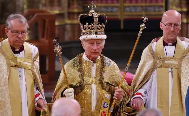 Кралят и неговите наследници: Чарлз Трети отбеляза коронацията си с нова снимка с Уилям и Джордж (СНИМКИ)