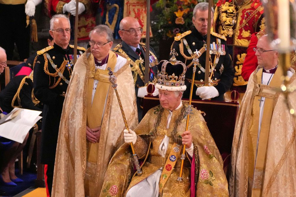 <strong>Британският крал Чарлз III </strong>официално бе коронясан на пищна церемония в Уестминстърското абатство днес.