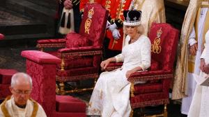 Съпругата на британския крал Чарлз Трети Камила бе коронясана за