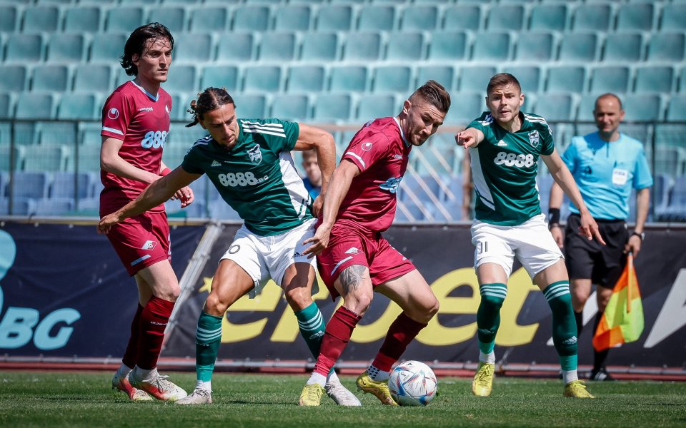 Септември и Пирин играят при резултат 0:1 на стадион Васил Левски в