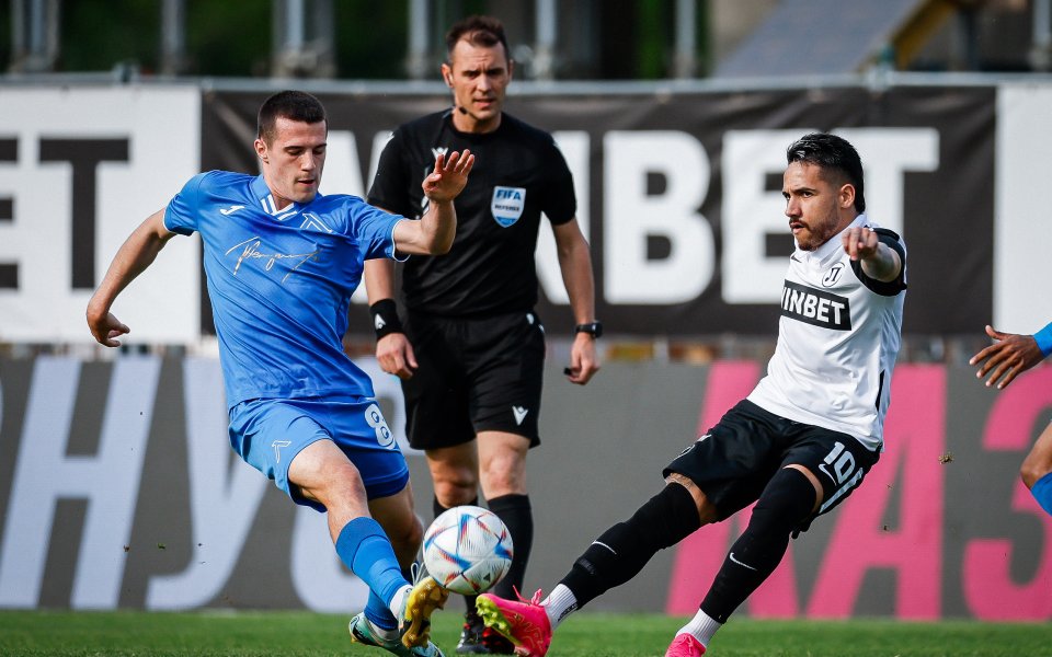 Локомотив Пловдив посреща Левски на Лаута в мач от 30-я