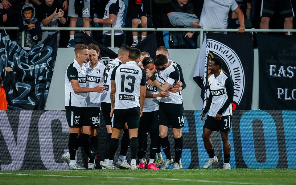 Собственикът на Локомотив Пловдив Адам Сотков говори по различни въпроси