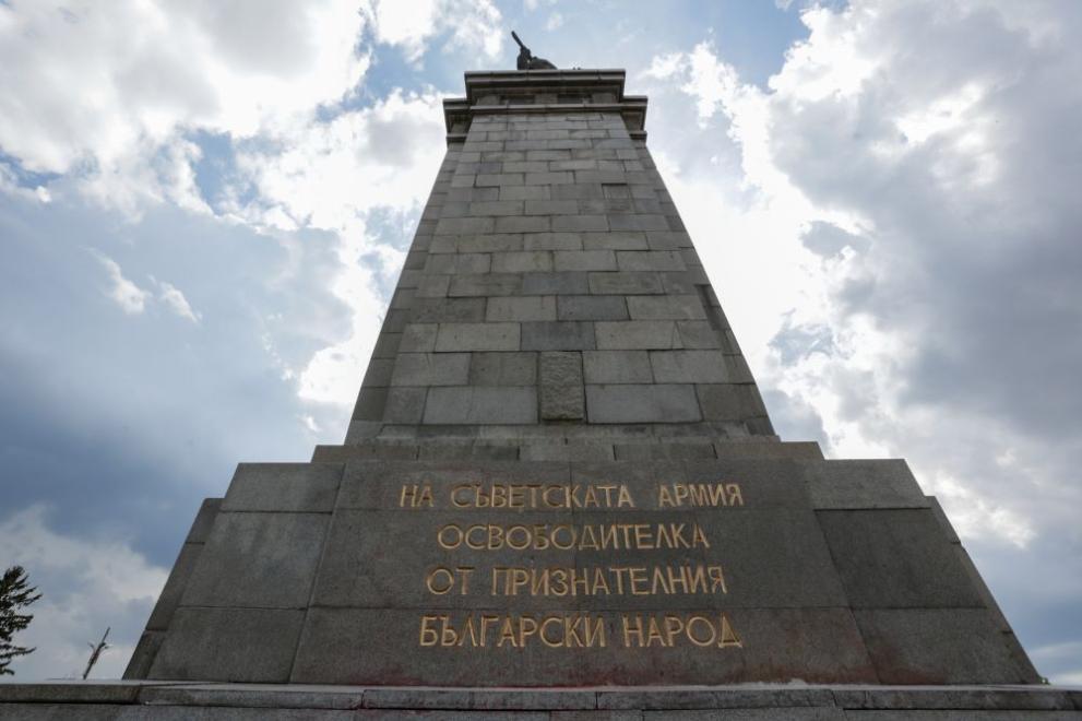 Паметникът на Съветската армия в сърцето на София отново стана
