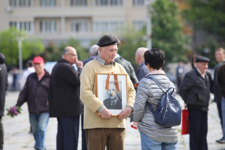 <p>Забраниха Безсмъртния полк в София, той обаче потегли към Паметника на Съветската армия</p>