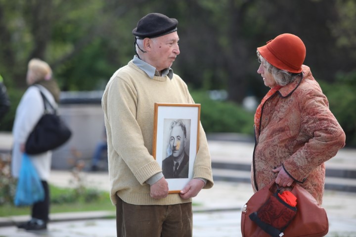 <p>Забраниха Безсмъртния полк в София, той обаче потегли към Паметника на Съветската армия</p>