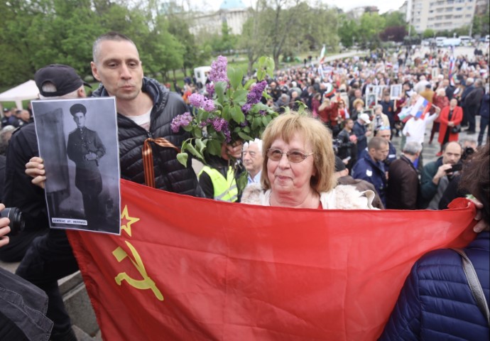 <p>Забраниха Безсмъртния полк в София, той обаче потегли към Паметника на Съветската армия</p>