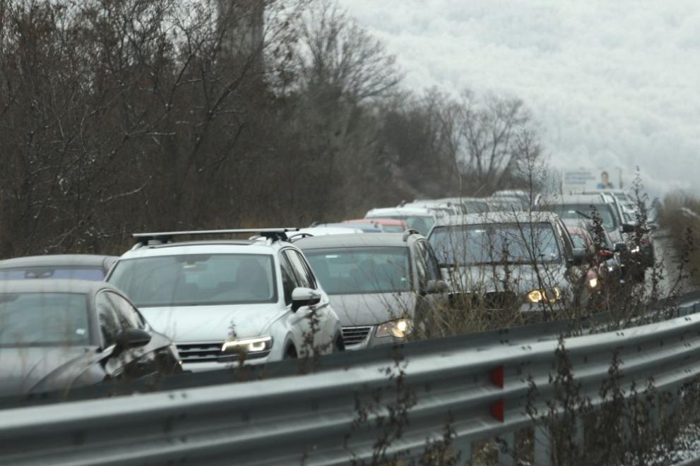 От днес – 9 май, движението по път I-1 София