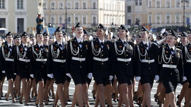 Нежните остриета на руската армия заплениха всички на Червения площад (ГАЛЕРИЯ)