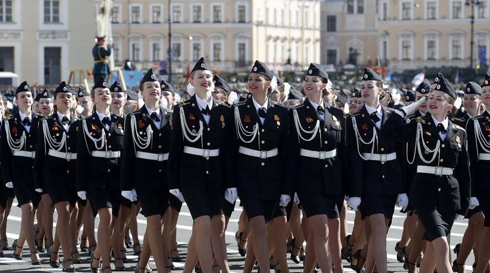Нежните остриета на руската армия заплениха всички на Червения площад (ГАЛЕРИЯ)