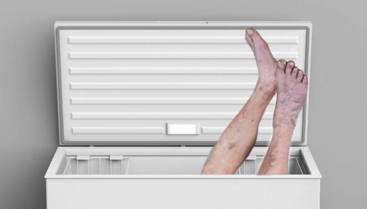 фризер - СМРАЗЯВАЩО: Психар натъпка трупа на баща си във фризер!