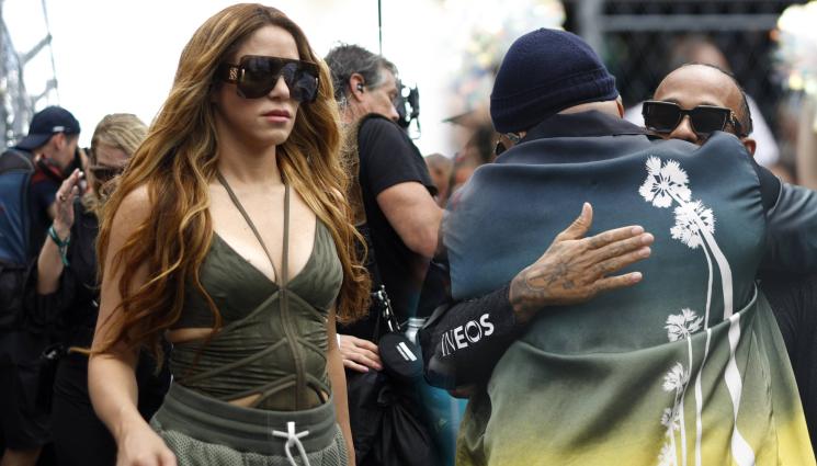 Шакира Люис Хамилтън Гран при Маями - Отпусна му края! Шакира щракната на вечеря с пилот мултимилионер в Маями (ВИДЕО)