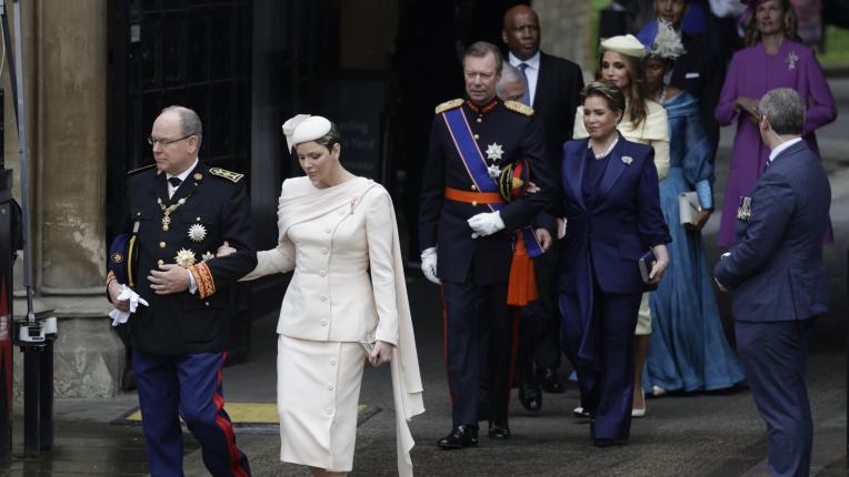  Принцът и принцесата на Монако на коронацията на новия английски крал 